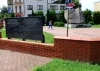 Pomnik Polaków - ofiar obozu przejściowego dla wysiedlanych al. J. Piłsudskiego 53 róg ul. Okrzei