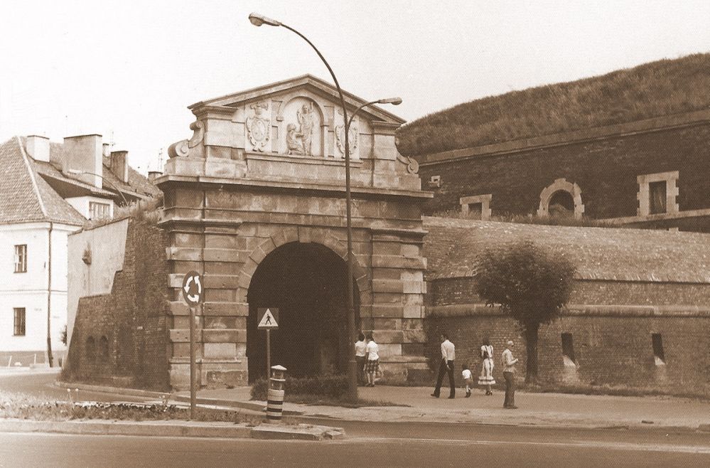 Brama Lwowska stara w latach 1980-1981.