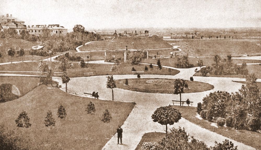 Park miejski w okresie międzywojennym.